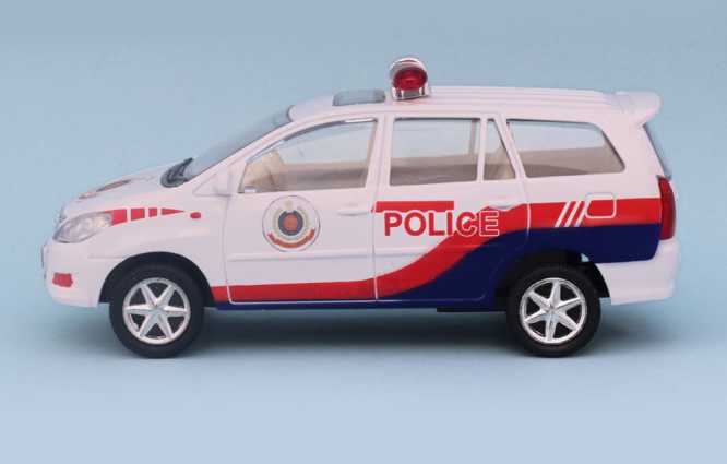 Centy Toys Innova Police Chase diecast locomotive