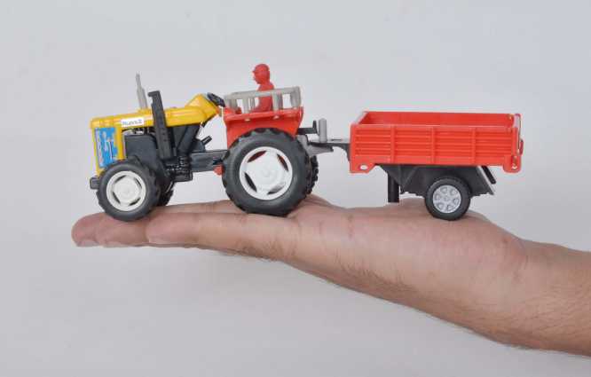 Centy Toys Tractor with Trolley diecast locomotive
